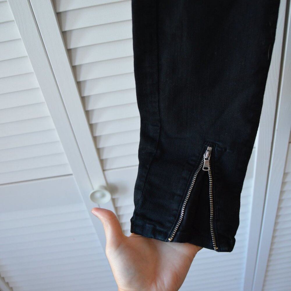 Paige Size 25 Black Skinny Jeans with Zipper Detail at Ankles | Size 25 - Picture 3 of 9